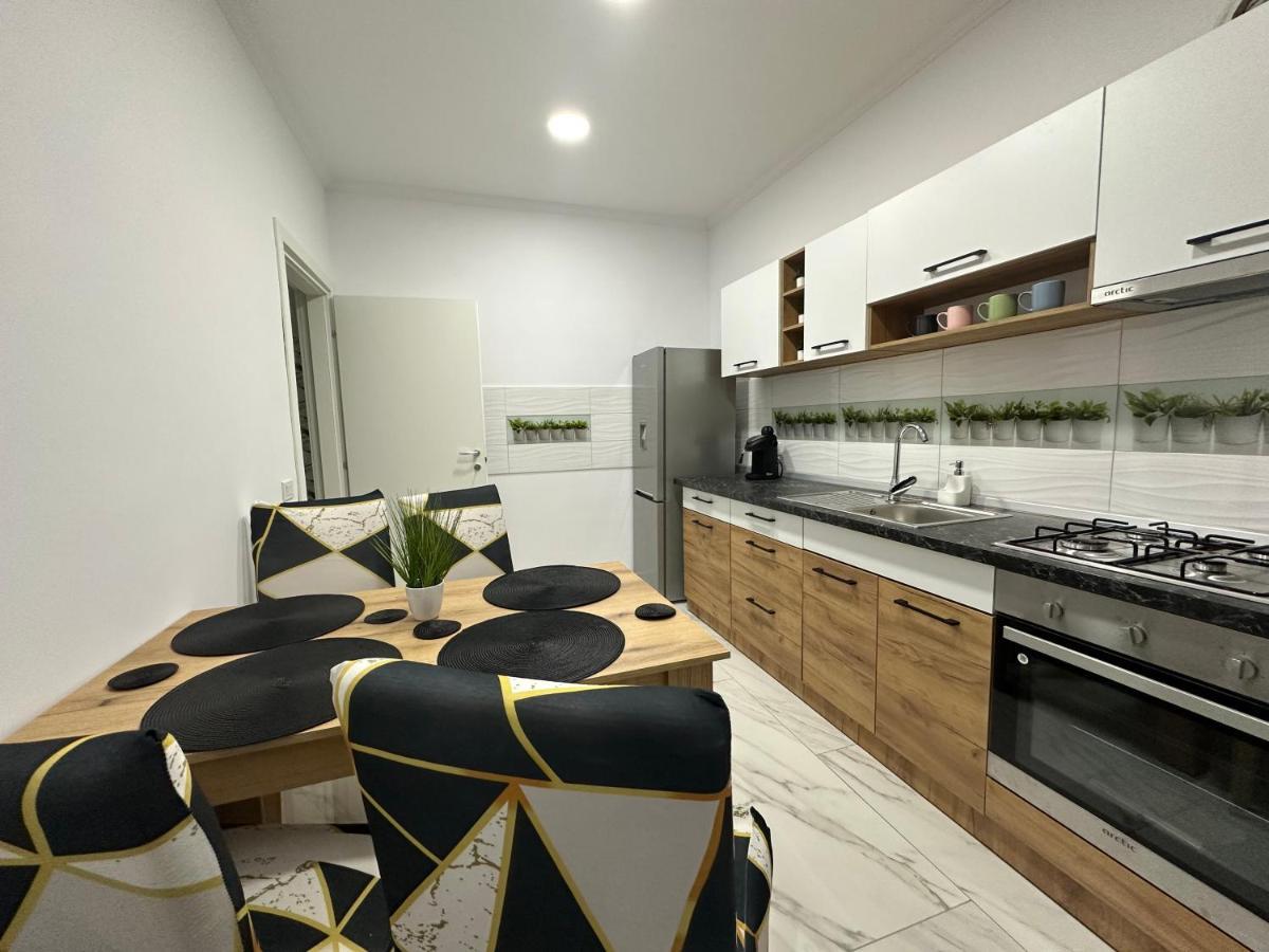 Golden Garden Luxury Apartment In Βουκουρέστι Εξωτερικό φωτογραφία