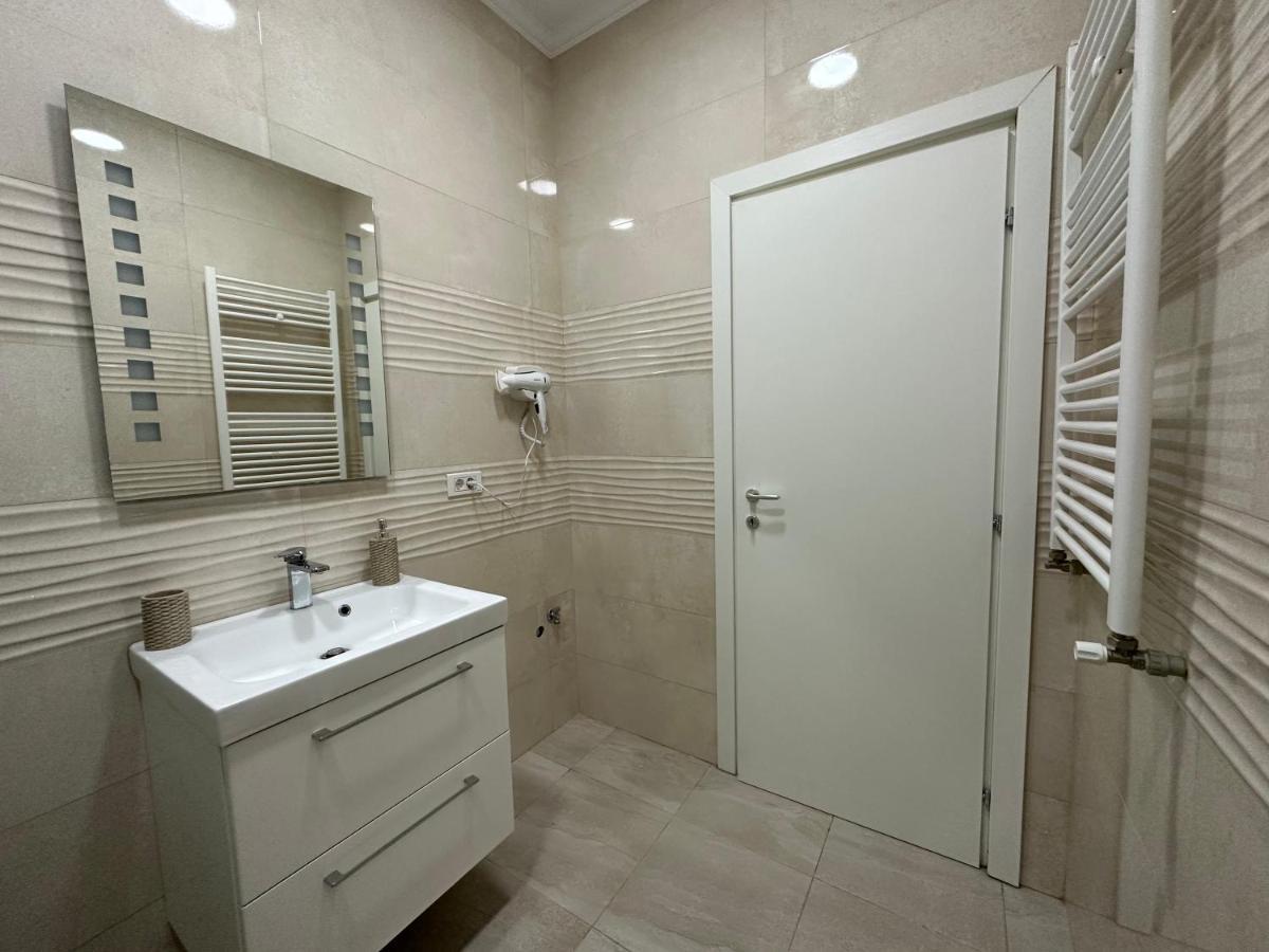 Golden Garden Luxury Apartment In Βουκουρέστι Εξωτερικό φωτογραφία